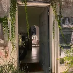 La Maison Sur La Place 3*