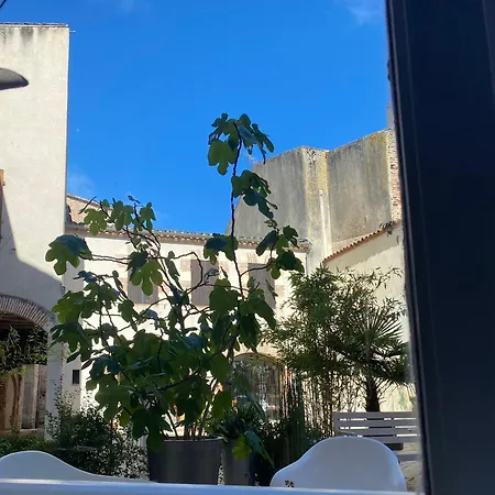 La Maison Sur La Place Penne-dʼAgenais