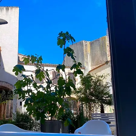 La Maison Sur La Place 3*