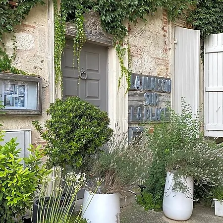 La Maison Sur La Place 3* Penne-dʼAgenais