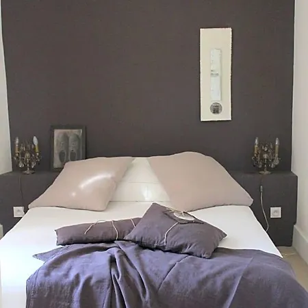 La Maison Sur La Place Bed and breakfast