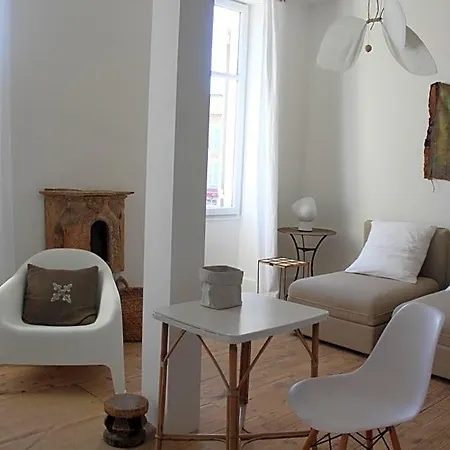 La Maison Sur La Place Penne-dʼAgenais