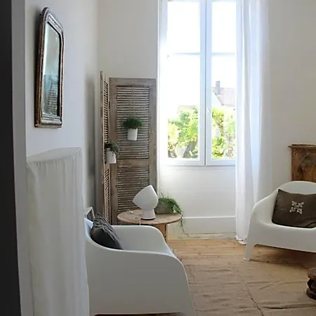 Bed and breakfast La Maison Sur La Place Penne-dʼAgenais