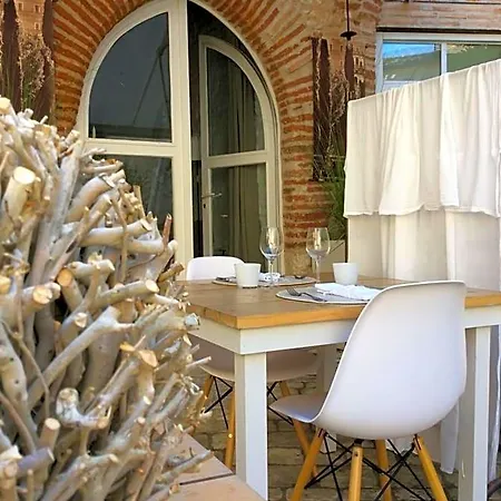 La Maison Sur La Place Penne-dʼAgenais