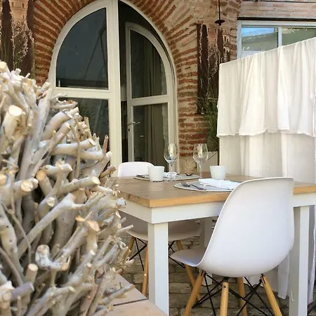 Bed & Breakfast La Maison Sur La Place Penne-dʼAgenais