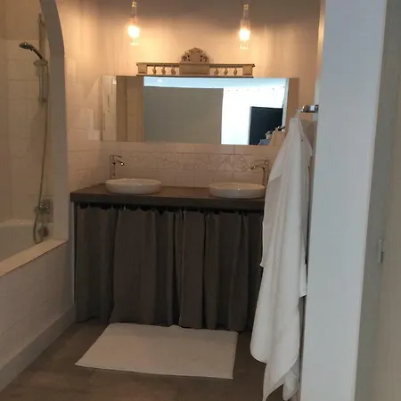 La Maison Sur La Place 3*