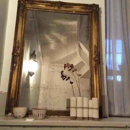La Maison Sur La Place Bed & Breakfast *