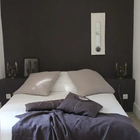 La Maison Sur La Place Bed & Breakfast Penne-d'Agenais