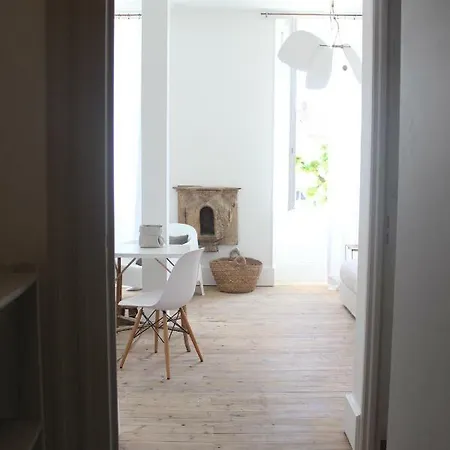 La Maison Sur La Place Bed & Breakfast 3*