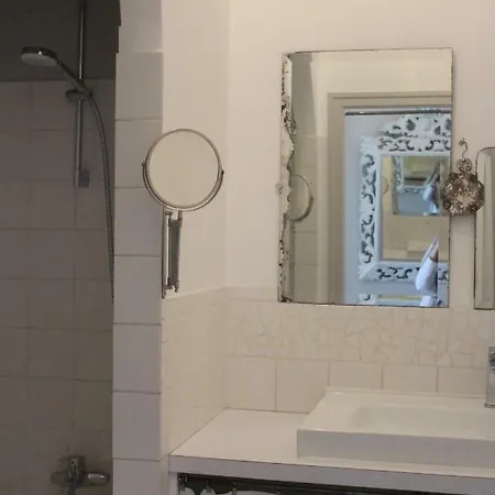 La Maison Sur La Place 3*