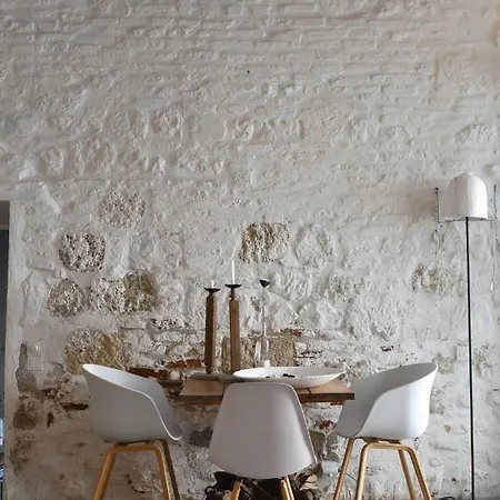 La Maison Sur La Place 3* Penne-dʼAgenais