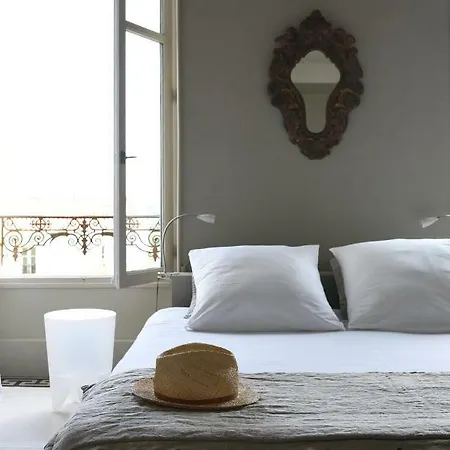La Maison Sur La Place Bed & Breakfast