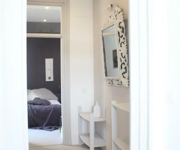 La Maison Sur La Place 3*