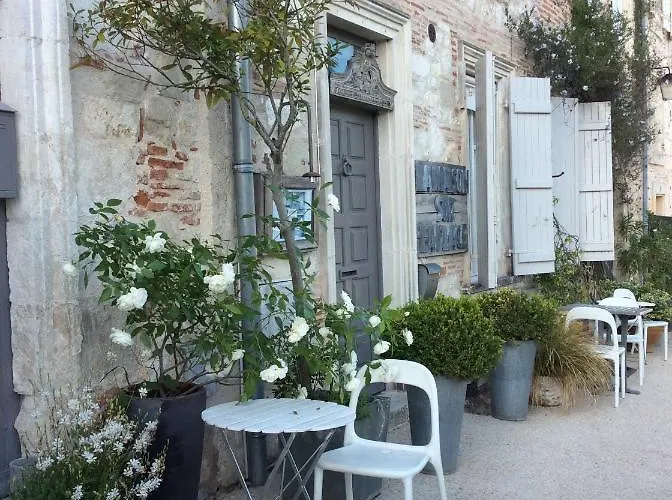 Couette-café La Maison Sur La Place