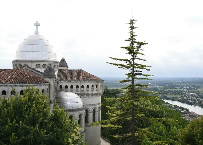 La Maison Sur La Place 3* Penne-dʼAgenais