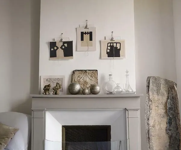 Couette-café La Maison Sur La Place 3*